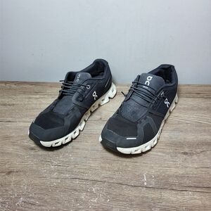 On Cloud Women's Size 8